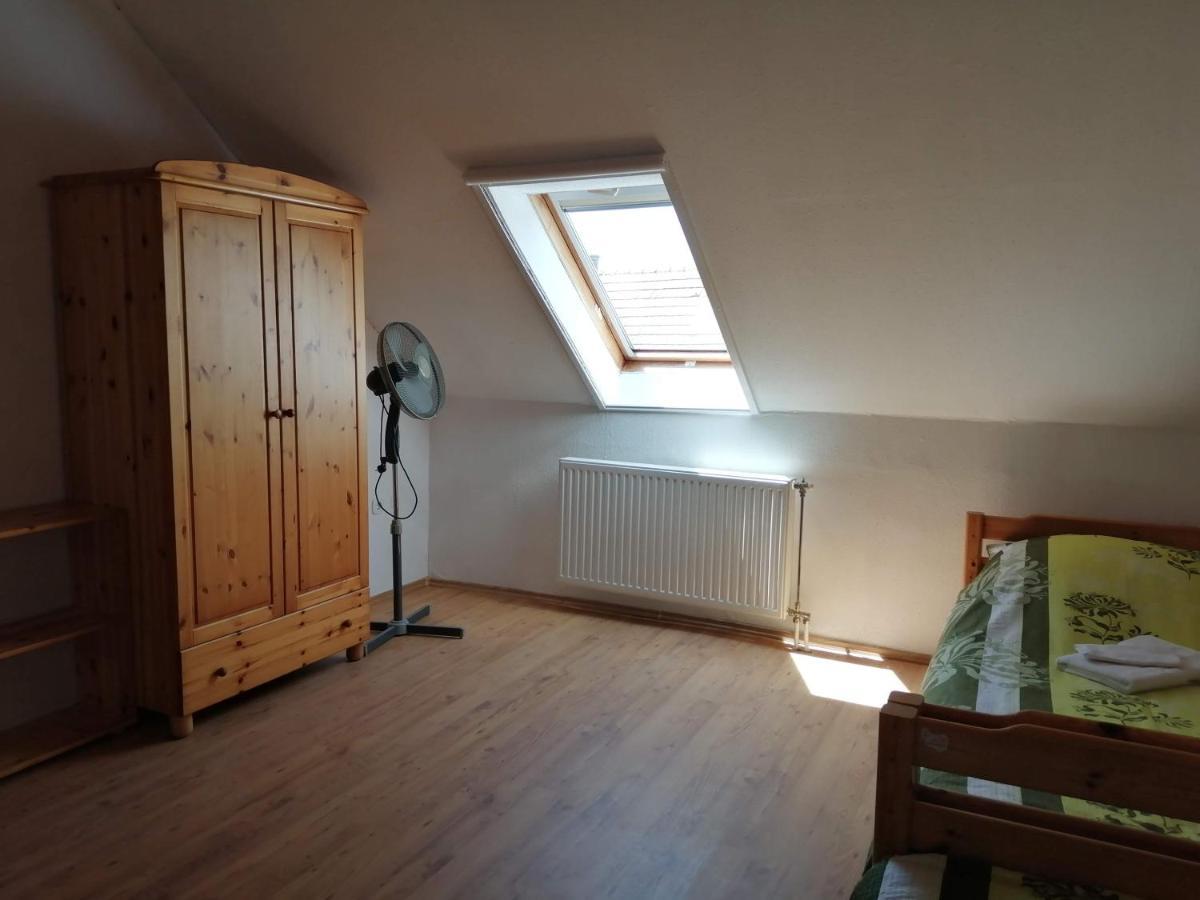 Gesztenye Vendégház Ságvár Exterior foto