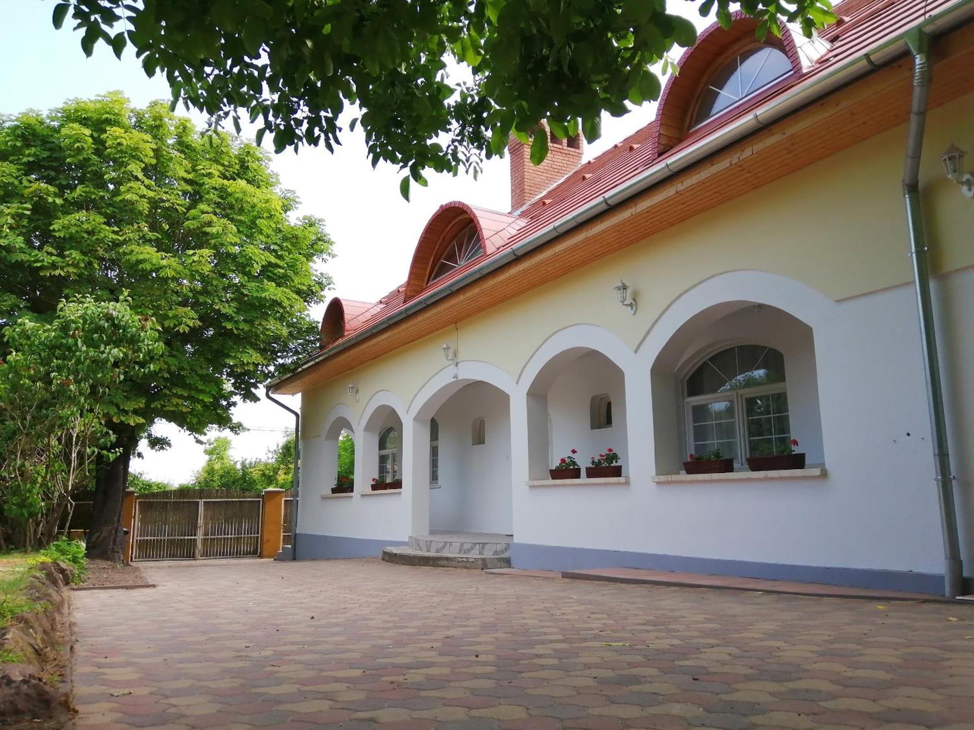 Gesztenye Vendégház Ságvár Exterior foto