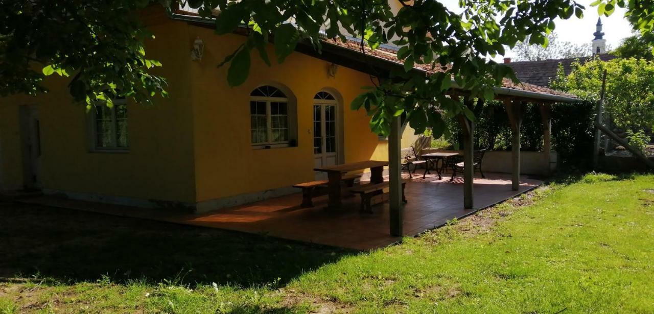 Gesztenye Vendégház Ságvár Exterior foto